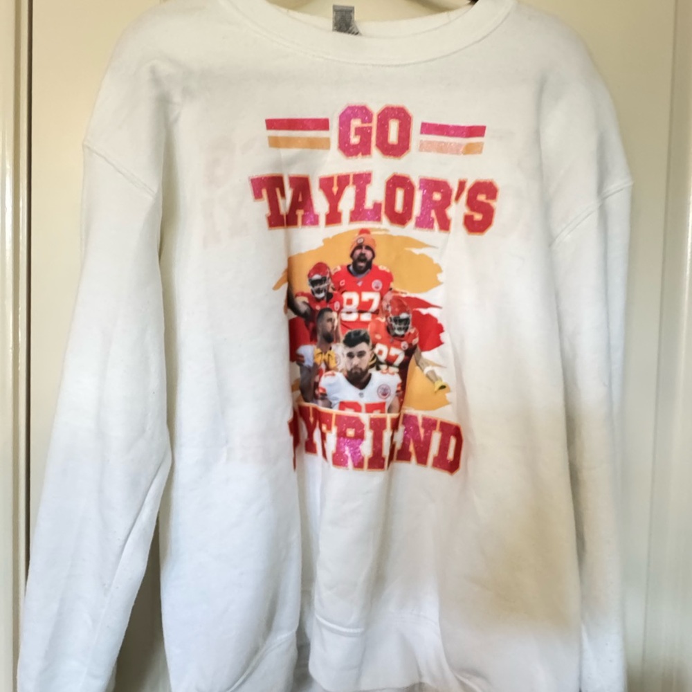 White Graphic Sweater “Go Taylor’s Boyfriend”